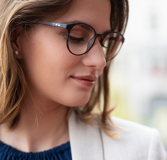 Optiswiss  - Brillengläser - BIOMETRICS - Brillenfassungen - Augenoptiker - Optiker - Optiker Schweiz - Brillen - Gleitsichtbrillen - Herrenbrillen - Damenbrillen - Kinderbrillen - Lesebrillen - Blaufilter-Brillen - Lunettes - Montures de lunettes - Opticiens - Opticiens Suisse - Verres progressifs - Lunettes hommes - Lunettes femmes - Lunettes enfants - Lunettes de lecture - Verres à filtre bleu - Occhiali - Montature per occhiali - Ottici - Ottici Svizzera - Occhiali - Occhiali varifocali - Occhiali da uomo - Occhiali da donna - Occhiali per bambini - Occhiali da lettura - Occhiali con filtro blu - Glasses - Glasses frames - Opticians - Opticians Switzerland - Varifocal glasses - Men's glasses - Women's glasses - Children's glasses - Reading glasses - blue filter glasses