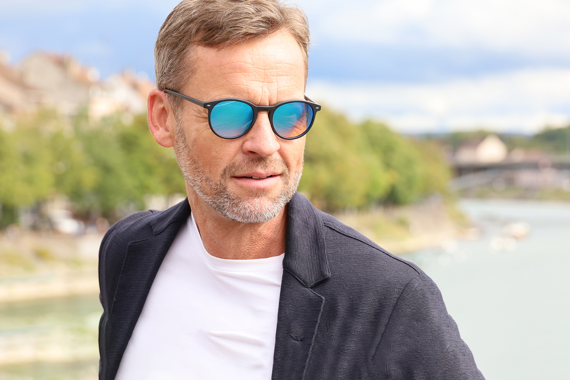 Optiswiss  - Brillengläser - BIOMETRICS - Brillenfassungen - Augenoptiker - Optiker - Optiker Schweiz - Brillen - Gleitsichtbrillen - Herrenbrillen - Damenbrillen - Kinderbrillen - Lesebrillen - Blaufilter-Brillen - Lunettes - Montures de lunettes - Opticiens - Opticiens Suisse - Verres progressifs - Lunettes hommes - Lunettes femmes - Lunettes enfants - Lunettes de lecture - Verres à filtre bleu - Occhiali - Montature per occhiali - Ottici - Ottici Svizzera - Occhiali - Occhiali varifocali - Occhiali da uomo - Occhiali da donna - Occhiali per bambini - Occhiali da lettura - Occhiali con filtro blu - Glasses - Glasses frames - Opticians - Opticians Switzerland - Varifocal glasses - Men's glasses - Women's glasses - Children's glasses - Reading glasses - blue filter glasses