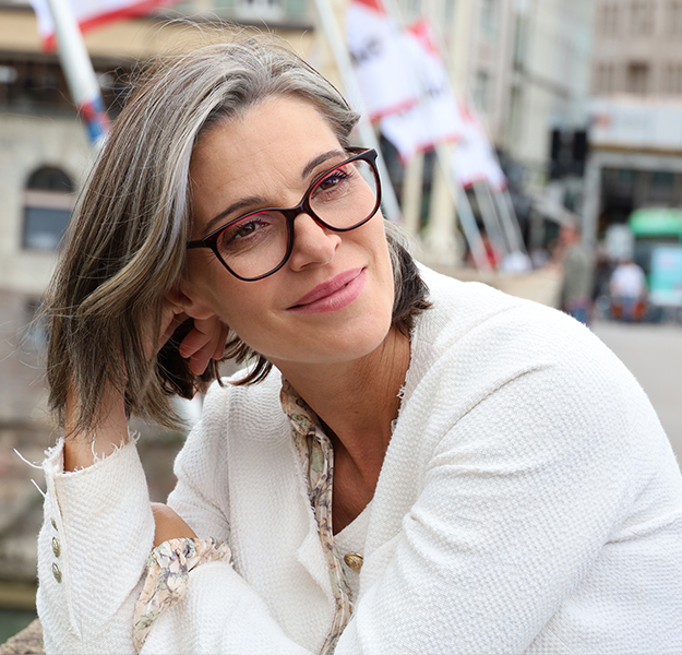 Optiswiss  - Brillengläser - BIOMETRICS - Brillenfassungen - Augenoptiker - Optiker - Optiker Schweiz - Brillen - Gleitsichtbrillen - Herrenbrillen - Damenbrillen - Kinderbrillen - Lesebrillen - Blaufilter-Brillen - Lunettes - Montures de lunettes - Opticiens - Opticiens Suisse - Verres progressifs - Lunettes hommes - Lunettes femmes - Lunettes enfants - Lunettes de lecture - Verres à filtre bleu - Occhiali - Montature per occhiali - Ottici - Ottici Svizzera - Occhiali - Occhiali varifocali - Occhiali da uomo - Occhiali da donna - Occhiali per bambini - Occhiali da lettura - Occhiali con filtro blu - Glasses - Glasses frames - Opticians - Opticians Switzerland - Varifocal glasses - Men's glasses - Women's glasses - Children's glasses - Reading glasses - blue filter glasses